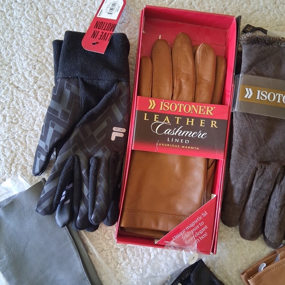 New Lot Of 11 Isotoner Women's Assorted Gloves - Black, Brown, Tan - Picture 2 of 6